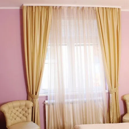 Paradisos Apartment *