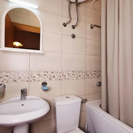 帕拉迪索斯公寓 *