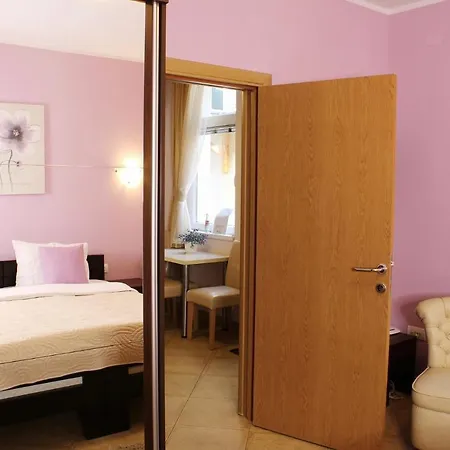 帕拉迪索斯公寓 公寓 *